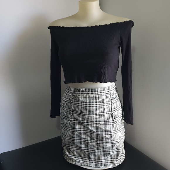 Aus L H&M Divided Black Ribbed Off Shoulder Long Sleeve Crop Top - Picture 4 of 16